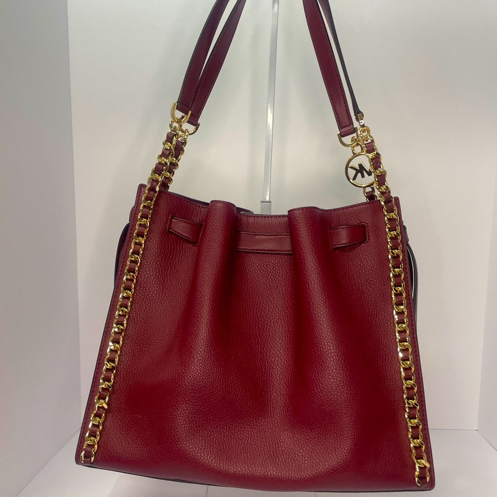 Michael Kors Mina Large Shoulder Bag with Gold Chain - Picture 3 of 10